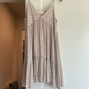 BE COOL tan and white